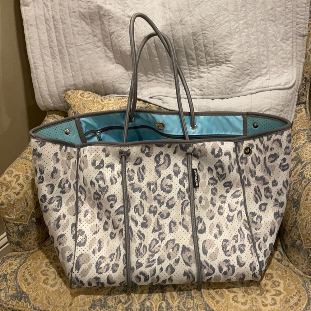 NWOT neoprene shoulder bag